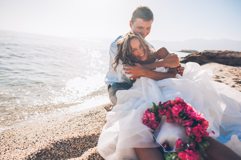 wedding couple on beach